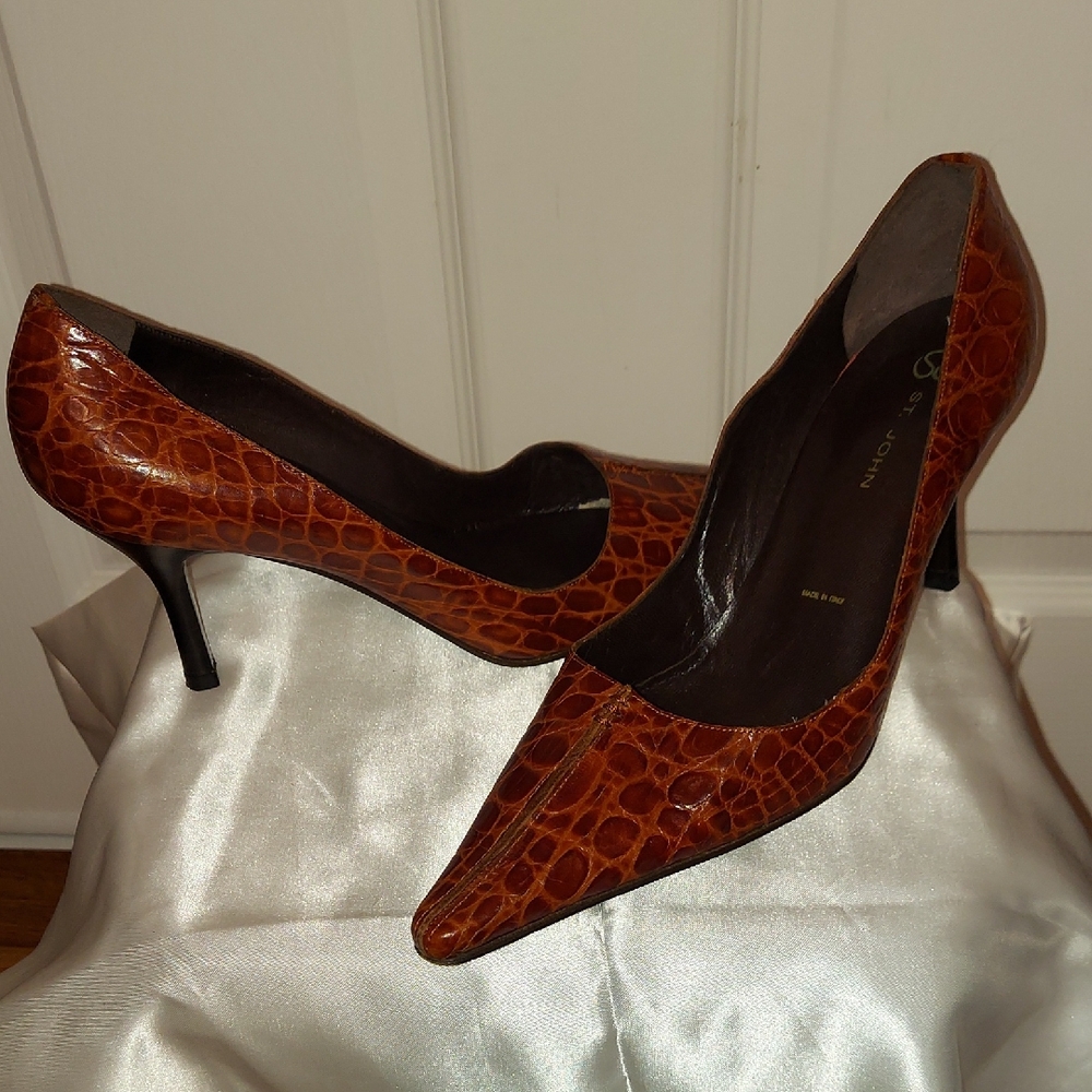 St. John Collection Brown Heels with Intricate Weaving